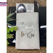 Gümüş Yaldızlı Beyaz Bride To Be Cepli Aır Touch Peçete 12 lı 40x40